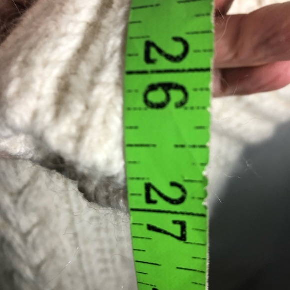 Women’s Cream Fringed Sweater. Size Small. 22” pit to pit - Picture 8 of 9